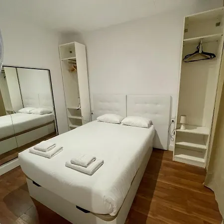 Practical, 3 Double Bedrooms, 7' Sagrada Familia Apartmán *